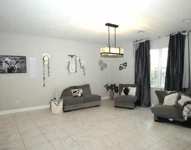 1271 Nw Leonardo Circle - Photo Thumbnail 3