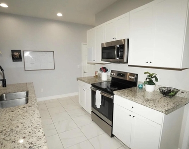 1271 Nw Leonardo Circle - Photo Thumbnail 5