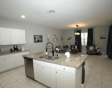 1271 Nw Leonardo Circle - Photo Thumbnail 10
