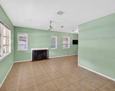 841 Sw 18th Court - Photo Thumbnail 15