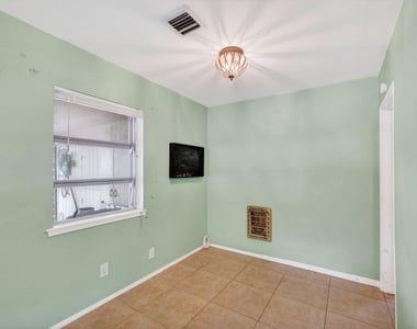 841 Sw 18th Court - Photo Thumbnail 19