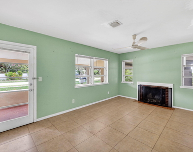 841 Sw 18th Court - Photo Thumbnail 16