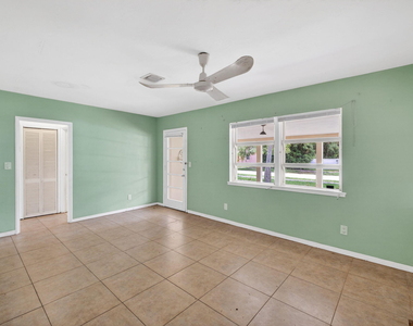 841 Sw 18th Court - Photo Thumbnail 17
