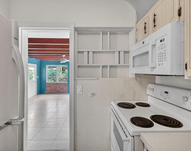 841 Sw 18th Court - Photo Thumbnail 23