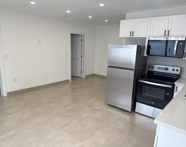 1235 Normandy Drive - Photo Thumbnail 9