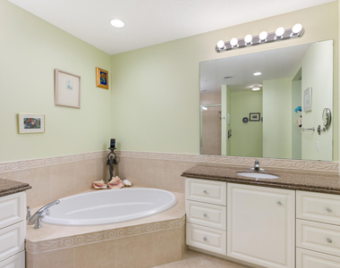 33 Harbour Isle Drive W - Photo Thumbnail 17