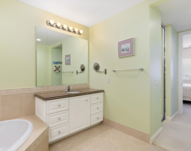 33 Harbour Isle Drive W - Photo Thumbnail 16