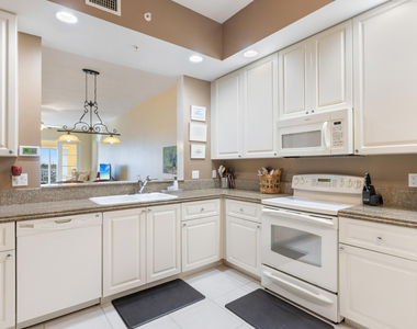 33 Harbour Isle Drive W - Photo Thumbnail 4