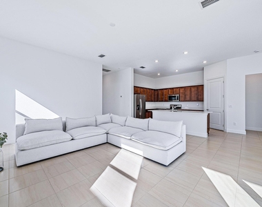 9775 Sw Meridian Way - Photo Thumbnail 7