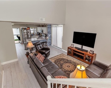 9812 Nw 9th Court - Photo Thumbnail 4