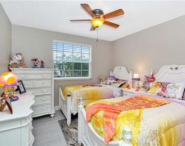 9812 Nw 9th Court - Photo Thumbnail 18