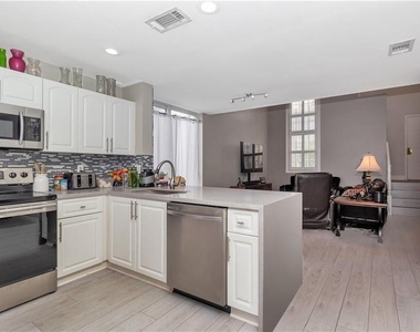 9812 Nw 9th Court - Photo Thumbnail 6