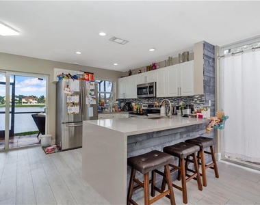 9812 Nw 9th Court - Photo Thumbnail 8