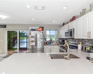 9812 Nw 9th Court - Photo Thumbnail 7