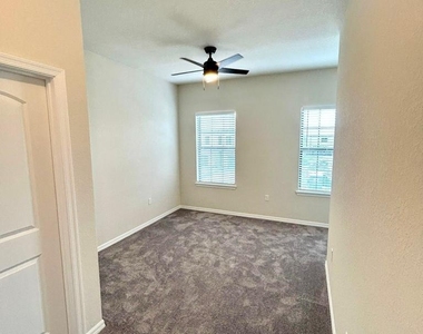 4845 Chantilly Road - Photo Thumbnail 6