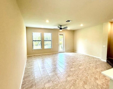 4845 Chantilly Road - Photo Thumbnail 4