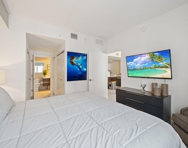 301 Altara Avenue - Photo Thumbnail 8