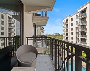 301 Altara Avenue - Photo Thumbnail 12