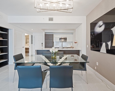 301 Altara Avenue - Photo Thumbnail 2