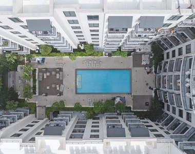 301 Altara Avenue - Photo Thumbnail 20