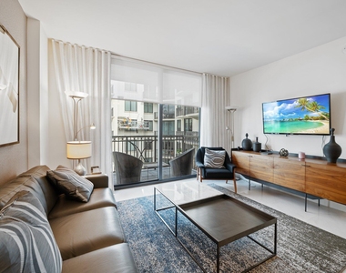 301 Altara Avenue - Photo Thumbnail 6