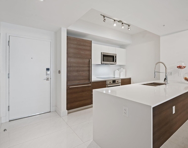 301 Altara Avenue - Photo Thumbnail 4