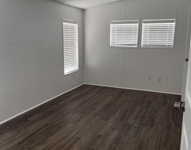 8015 Se Fairchild Way - Photo Thumbnail 11
