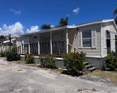 8015 Se Fairchild Way - Photo Thumbnail 1
