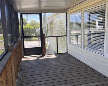8015 Se Fairchild Way - Photo Thumbnail 3