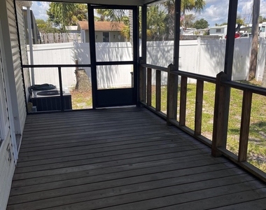 8015 Se Fairchild Way - Photo Thumbnail 4