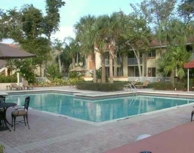 1005 Coral Club Drive - Photo Thumbnail 2