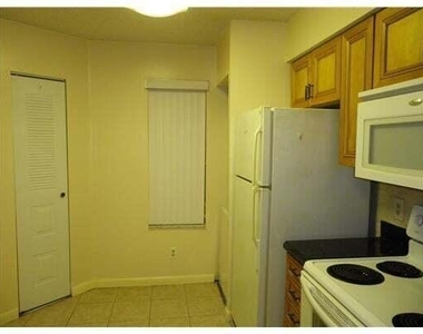 1005 Coral Club Drive - Photo Thumbnail 3