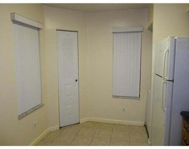 1005 Coral Club Drive - Photo Thumbnail 4