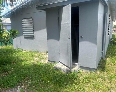1528 S Avenue - Photo Thumbnail 8