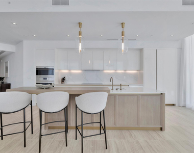 525 N Fort Lauderdale Beach Boulevard - Photo Thumbnail 1