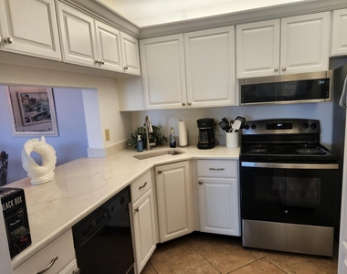 4436 Ne Ocean Boulevard - Photo Thumbnail 2