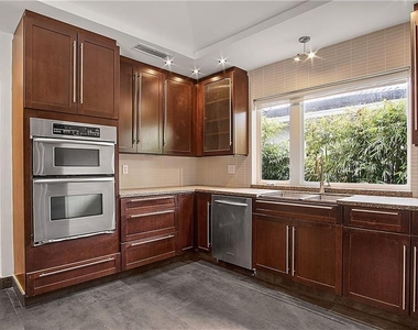 551 Ne 53rd Street - Photo Thumbnail 6