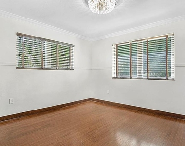 551 Ne 53rd Street - Photo Thumbnail 13