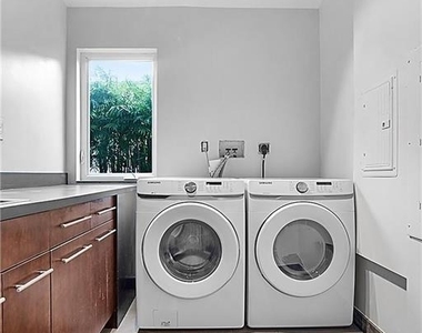 551 Ne 53rd Street - Photo Thumbnail 16
