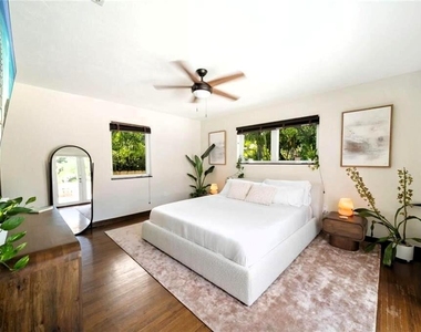 551 Ne 53rd Street - Photo Thumbnail 8