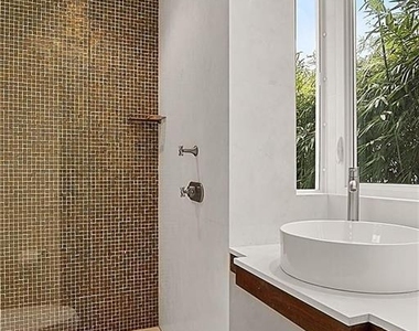 551 Ne 53rd Street - Photo Thumbnail 10