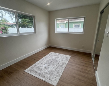 725 Ne 160th Terrace - Photo Thumbnail 20