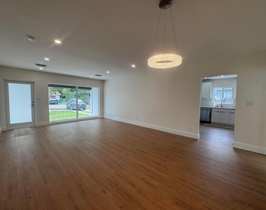 725 Ne 160th Terrace - Photo Thumbnail 9