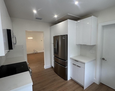 725 Ne 160th Terrace - Photo Thumbnail 5