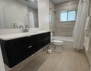725 Ne 160th Terrace - Photo Thumbnail 19