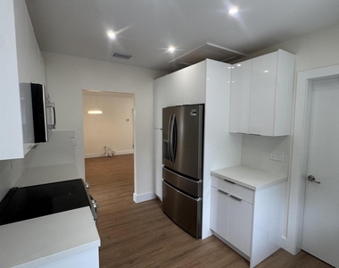 725 Ne 160th Terrace - Photo Thumbnail 7