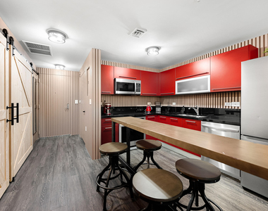 244 Biscayne Boulevard - Photo Thumbnail 2