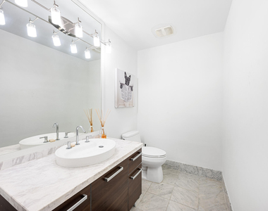 244 Biscayne Boulevard - Photo Thumbnail 3