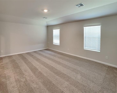 2904 Casey Drive - Photo Thumbnail 7