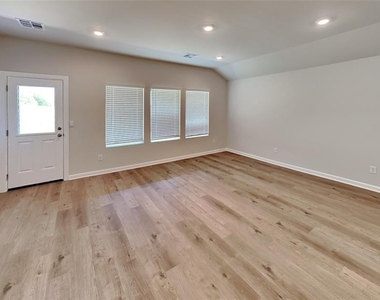 2904 Casey Drive - Photo Thumbnail 2